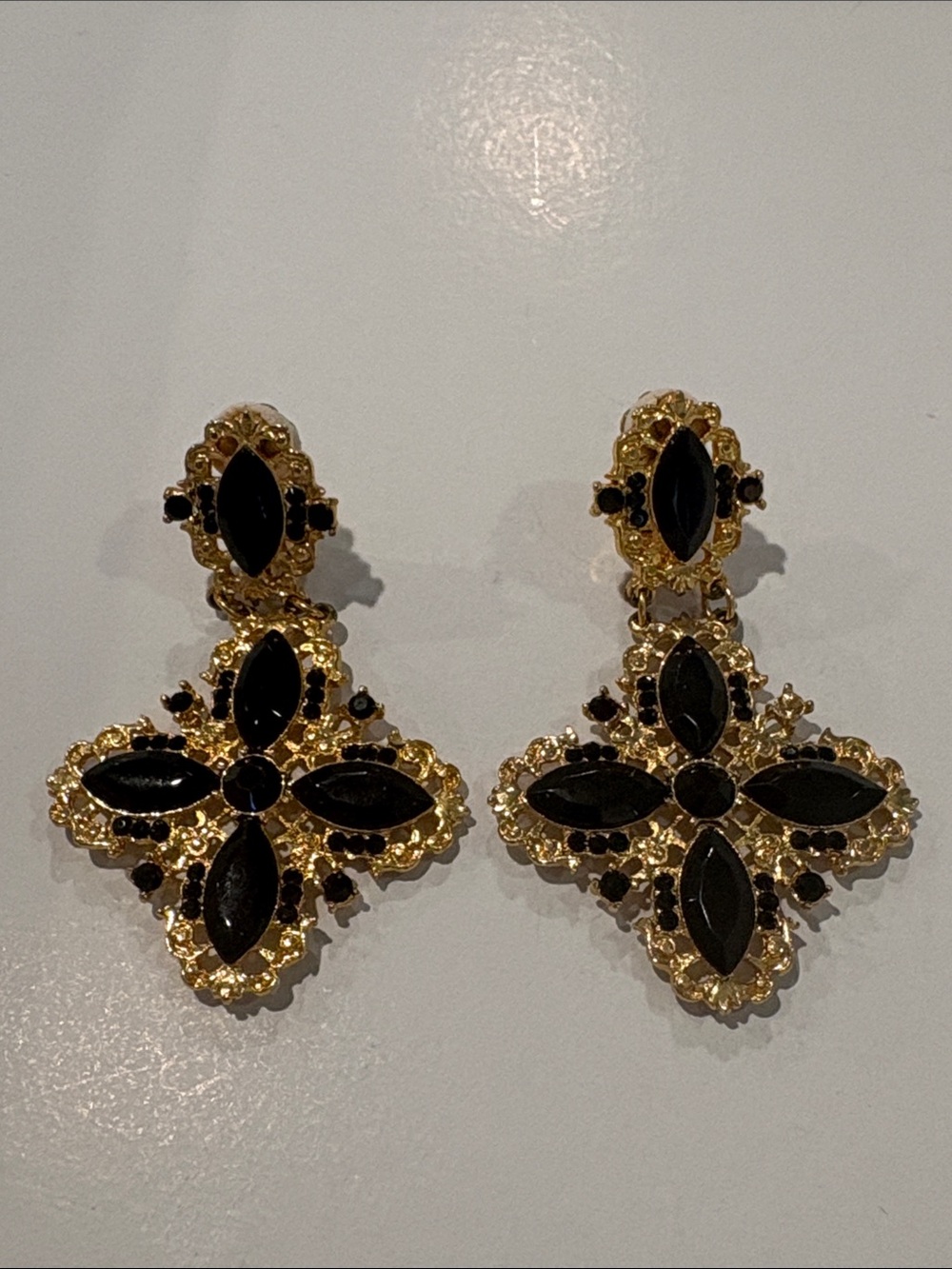 Yochi Design Gold Tone and Black Floral Stone Drop Earrings Clip New